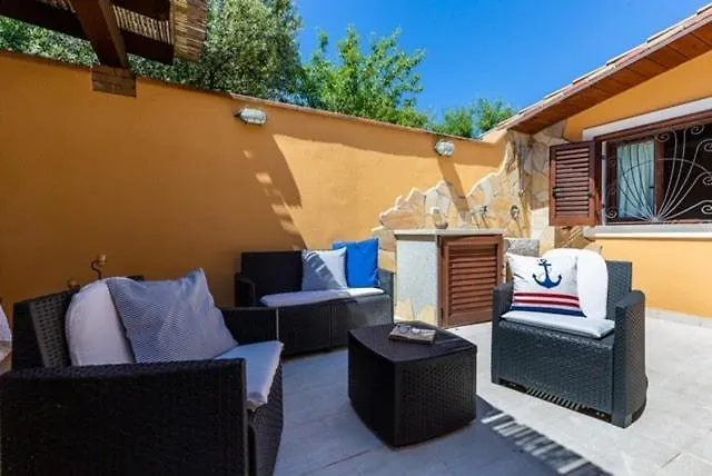 Дом отдыха Casa Annette By La Via Del Mare Viaggi E Vacanze Вилласимиус
