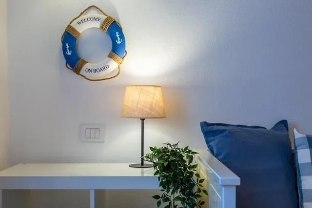 Casa Annette By La Via Del Mare Viaggi E Vacanze Дом отдыха *